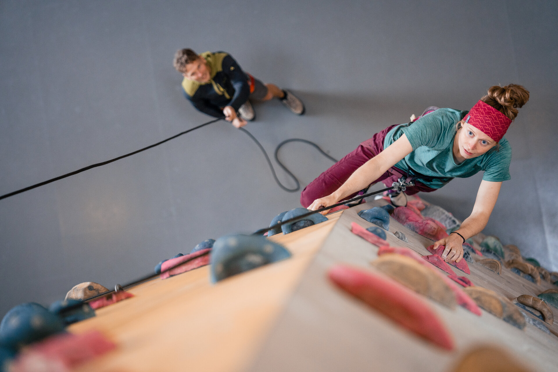 Boulder und Indoor-Klettern ist bei vielen DAV-Sektionen möglich | © DAV/Marisa Koch